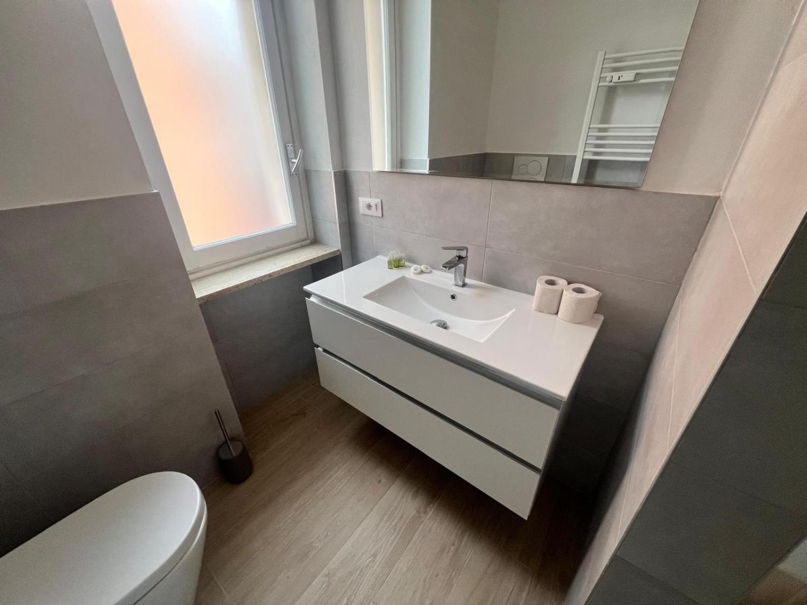 Domusmi Bordighera 32 * Milan